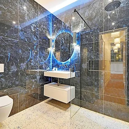 Szálloda Magnificent - 4br10p - Palais-royal 3*